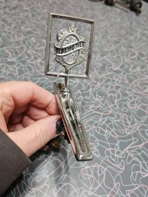 1987 1988 Oldsmobile Cutlass Supreme header panel Hood ornament Emblem 22525171 - Image 1 of 4