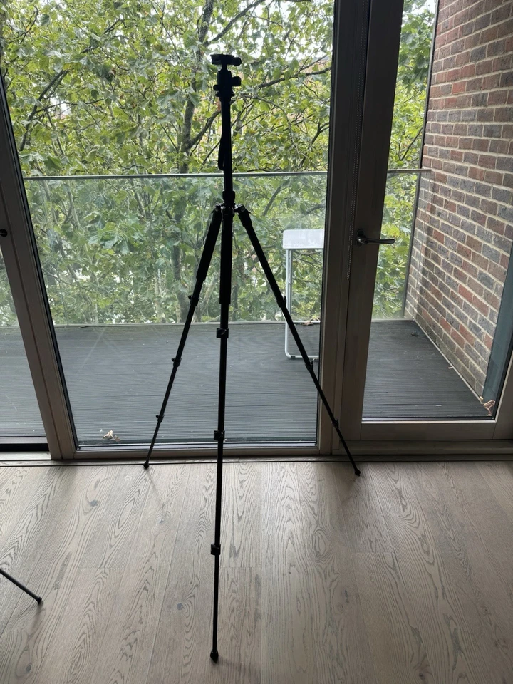 ZOMEI Portable Professional Tripod&Ball Head compact unit for Travel. - Image 1 of 4