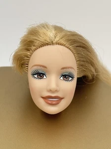 Muñeca Barbie 2004 cabeza rubia fresa ojos marrones repuesto única Mattel - Imagen 1 de 10