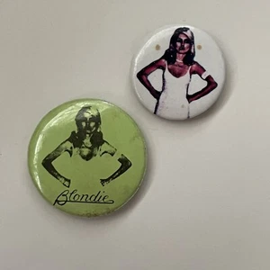 FREE SHIPPING lot of two vintage 1980s Blondie pins buttons Debbie Harry - Picture 1 of 6