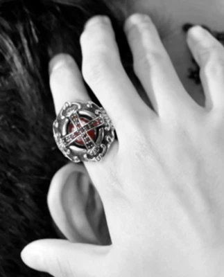 CRUZ CELTA PIEDRA ROJA CRISTAL Y CRUZ DE RUBÍ SALIENDO DEL NEGOCIO ¡VENTA! Foto 1 de 4