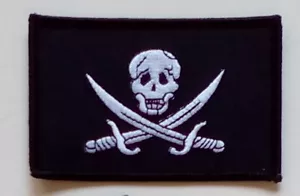 Totenkopf Piraten Flagge gestickte Aufnäher 3,5"x2,25" zum Aufbügeln - Bild 1 von 1