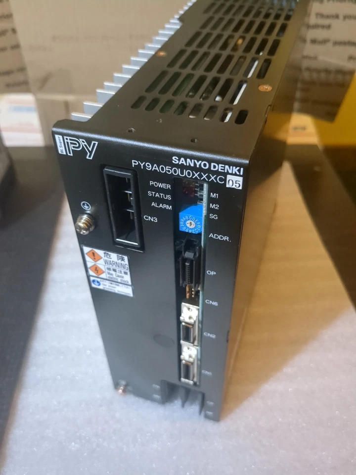 Servo amplificador Sanyo Denki PY9A050U0XXXC05 BL Super PY DC 280V Japón G2U Foto 1 de 4