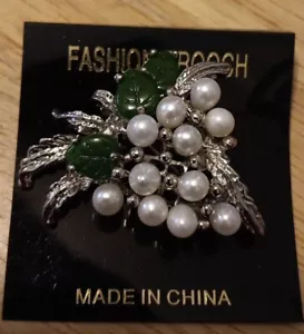 Beautiful Vintage Faux Pearl Jade Leaf Silver Tone Brooch - Picture 1 of 6