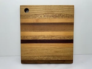 Schöner Hartholz Schneidebrett Block 10,5 x 11,5 x 1,25 Mischhölzer Hängeloch - Bild 1 von 18