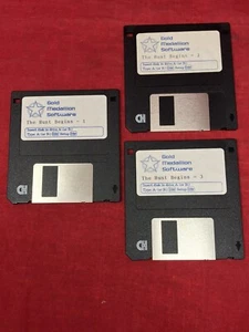 Gold Medallion Software - The Hunt Begins on 3.5" Disk Vintage Video Game - Picture 1 of 8