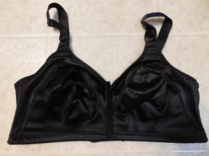 Bali Double Support Wirefree Bra 3820 Black 36D NWOT - Picture 1 of 2
