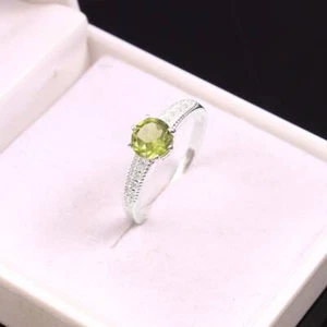0.90 Ct Peridot & White Topaz Anniversary Solitaire Ring 925 Sterling Silver - Picture 1 of 4