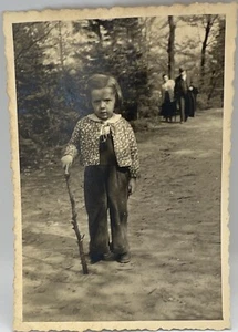 VTG Photo Child 1951 Walking In Forest Parents In Background Agfa Brovira Paper - Picture 1 of 2