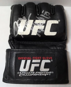 Very Rare Dual-Signed UFC Official Fight Glove by Jake Ellenberger & Mark Munoz - Picture 1 of 20