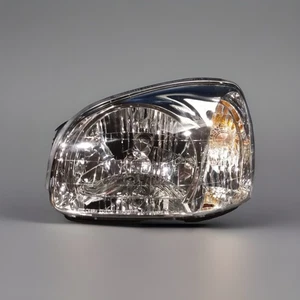 Hyundai Santa Fe MK1 Left Hand Headlight (B10204) - Picture 1 of 4