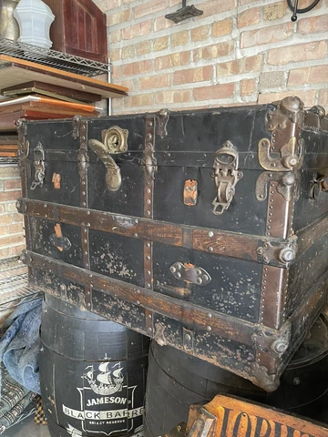 LARGE ANTIQUE  WOOD & METAL TRUNK 36x 22 x 24 Cover