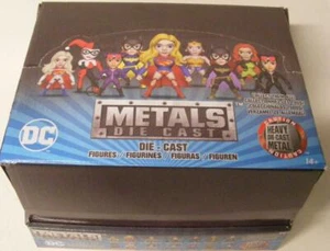 DISPLAY BOX OF 24 METALS DC COMICS DIE-CAST FIGURES WONDER WOMAN BATGIRL NEW - Picture 1 of 1