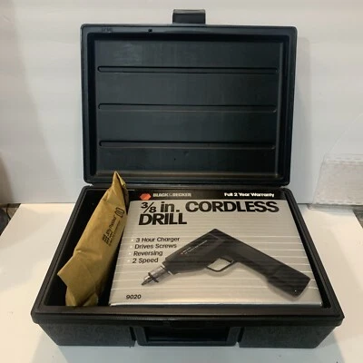 Blck & Dcker 3/8” Taladro Inalámbrico con Cargador 2 Velocidades Reversible con Brocas, Mod. 9020 Foto 1 de 4