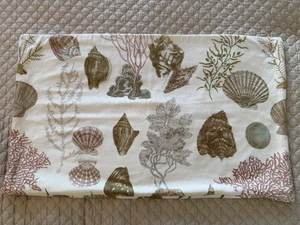 TÖPFERSCHEUNE MUSCHELN COSTAL OCEAN DEKORATIVER LENDENKISSENBEZUG 16X26 - Bild 1 von 4