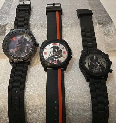 Lote de 3 relógios masculinos Star Wars Darth Vader Accutime pulseiras pretas de silicone - Imagem 1 de 4