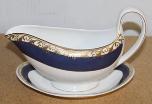 Wedgwood Bone China Made in England Rococo Gravy Boat & Underplate SUPER CLEAN - Picture 1 of 3