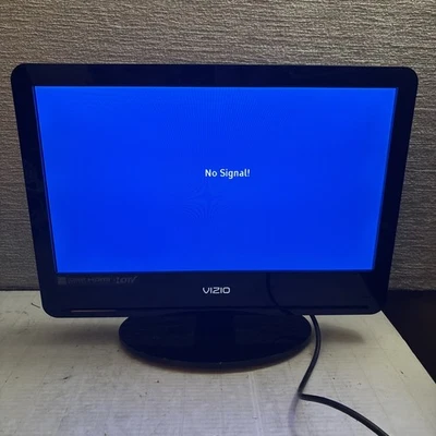 Vizio VA19L HDTV10T  19" 720p HD LCD TV Black WORKS EUC - NO REMOTE - Image 1 of 4