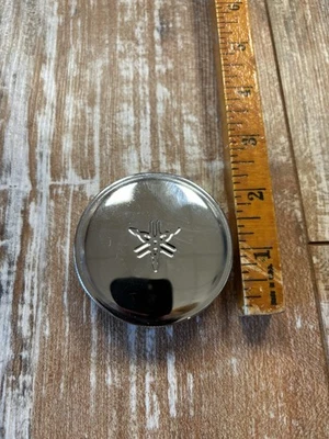 Tapa de gasolina vintage Yamaha OEM motocicleta logotipo cromado buen estado Foto 1 de 4