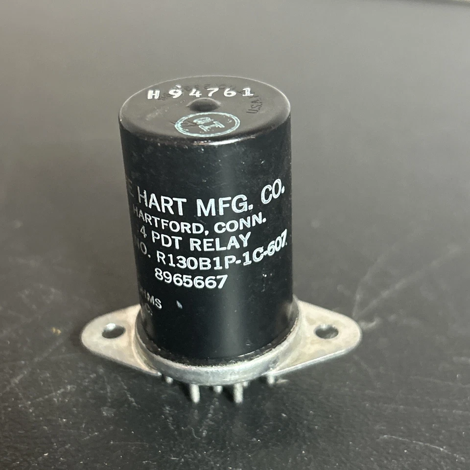 HART MFG. R130B1P1C607 4PDT RELAY 300 OHMS 28 VDC  (untested) - Image 1 of 4