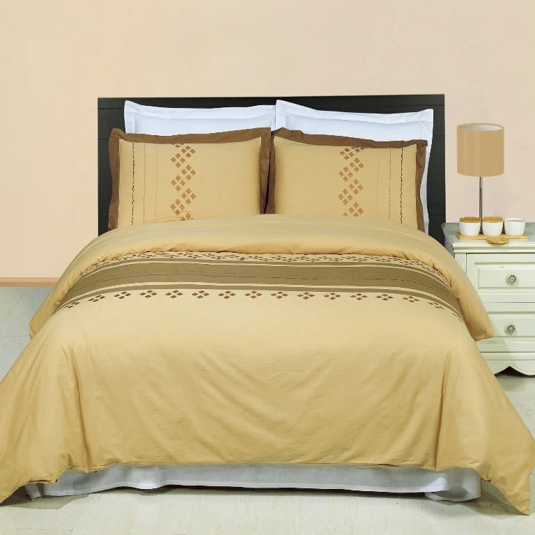 Elegant Stylish Lakewood Embroidered Combed Cotton 3-PC Duvet Cover Set 300 TC - Image 1 of 4