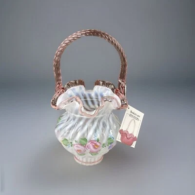 ПОДПИСАННЫЙ! Винтажная опалесцирующая корзина из художественного стекла с розовым цветочным узором Bill Fenton - Изображение 1 из 4