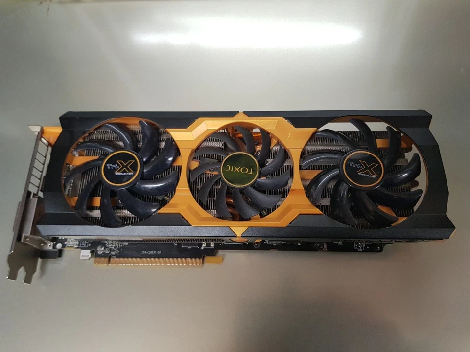 AMD Sapphire Toxic R9 280X Graphics Card - Image 1 of 4