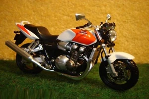 1:24 Honda CB 1300 Weiss Rot ALTAYA 02431 - Bild 1 von 1