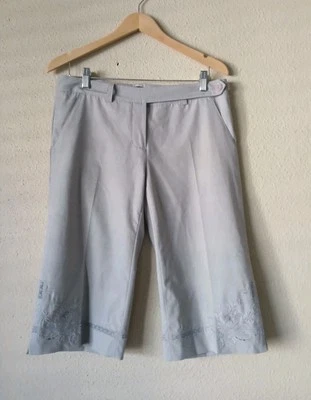 Pantalón capri Robert Rodriguez talla 10 bordado Foto 1 de 4