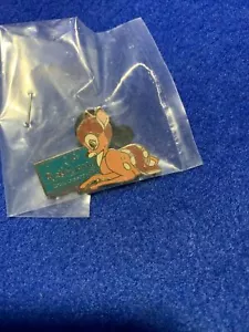 Spilla membro seduto WDCC Walt Disney Classics Collection Society Bambi NUOVA - Foto 1 di 2