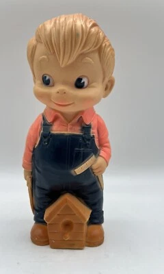 Juguete chirriante de goma vintage J.L. Mono Prescott Co Boy Birdhouse & Boy 1968 Foto 1 de 4