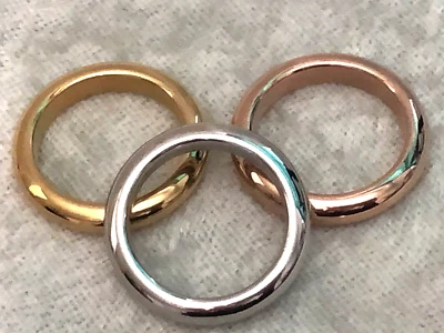 JUEGO DE 3 ANILLOS FEDINE PULIDOS BELLA ORO, ORO 14K SOBRE RESINA, TALLA 6.5 (M4362G-24 Foto 1 de 4