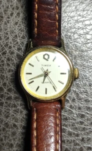 Timex Damenuhr - Nagelneue Batterie - Bild 1 von 4