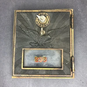 Antigua puerta de buzón de correo de oficina de correos de EE. UU. #236 esfera Flying Eagle necesita reparación - Imagen 1 de 3