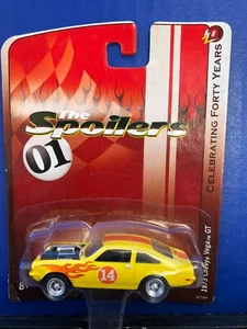 1/64 Johnny Lightning Spoilers 1973 Chevrolet Vega GT #14 amarillo y rojo 40 años - Imagen 1 de 2