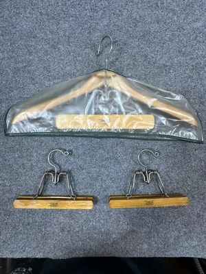 De colección SETWELL Perchas de Madera 1x CUBIERTO Chaqueta PANTALONES Combo y 2x PANTALONES Foto 1 de 4