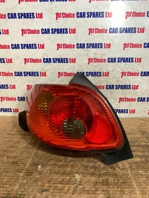 PILOTO TRASERO LADO PASAJERO PEUGEOT 206 HATCHBACK 3 PUERTAS MK1 PH1 2004 Foto 1 de 4