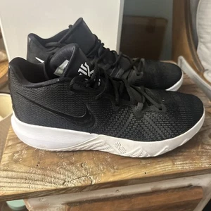 Nike Mens Kyrie Flytrap AA7071-001 Black Basketball Shoes Sneakers Size 11 - Picture 1 of 9