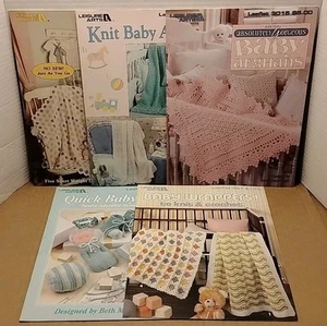 Lote de 5 folletos vintage con patrones de REGALO AFGANO Y TEJIDO BEBÉ de Leisure Arts - Imagen 1 de 6