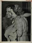 1945 Press Photo Arthur Gesemyer & mom Mrs GG Gesemyer reunited in LA CA