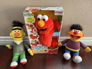 Sesamstraße🔥TICKLE ME ELMO Hasbro 2016 BERT & ERNIE 2021 Plüsch🔥 Neu & Selten! - Bild 1 von 6