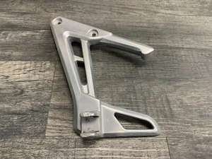 2001-2005 FZ1 Yamaha OEM Rear Left Passenger Peg Footrest Footpeg Bracket Mount - Picture 1 of 8