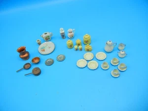 Lote mixto de utensilios de cocina miniatura vintage para casa de muñecas ~ platos ~ latas ~ etc. - Imagen 1 de 8