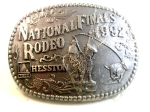 1992 National Finals Rodeo Hesston Gürtelschnalle von ADM neuwertig in Kunststoff - Bild 1 von 3