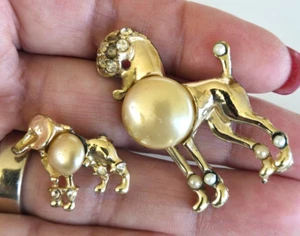 Vintage Faux Pearl Rhinestone Poodle Gold Tone Dog Pin Set 1-13/16" & 13/16" - Picture 1 of 9