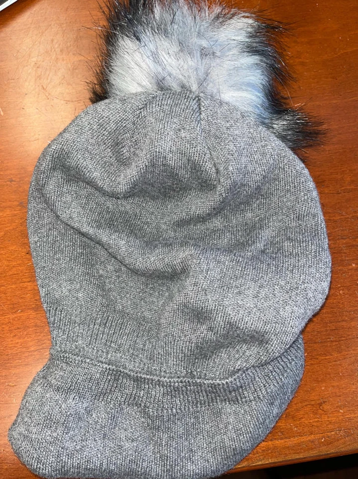 Precio de venta sugerido por el fabricante $68 Kyi Kyi Cachemira Piel Sintética Pom Sombrero Talla OSFA Foto 1 de 1