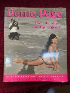 Bettie Page: The Life of a Pin-Up Legend SEALED - Imagen 1 de 1