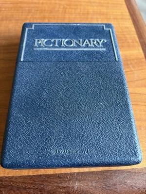 TRAVEL POCKET PICTIONARY GAME VINTAGE 1990 LOVELY CONDITION WITH ORIGINAL BOX - Image 1 of 4