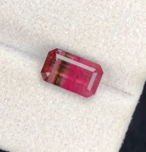 Natürlicher Turmalin Edelstein im Smaragdschliff vierfarbig: 2,3 Karat - Bild 1 von 9