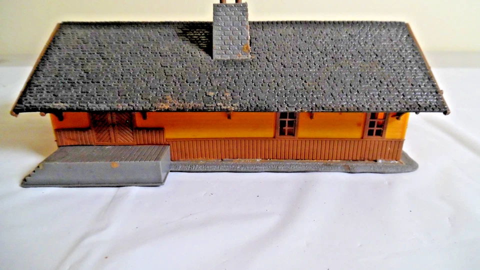 Tyco Ho Plastic Station Used Sold As Shown - Image 1 of 4